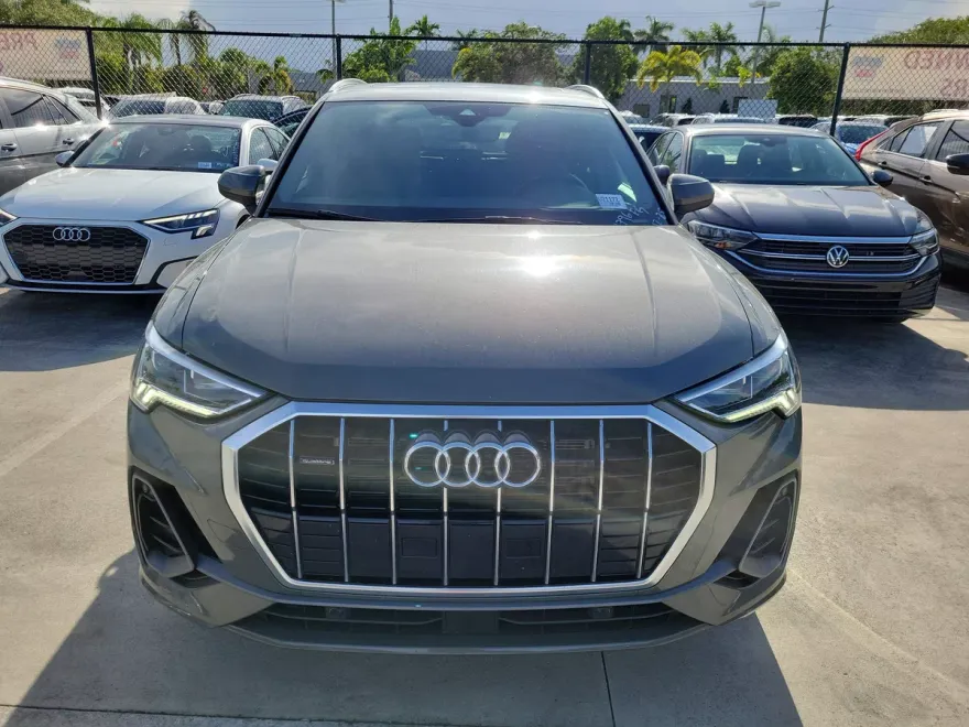 2024 Audi Q3 45 TFSI S line Premium photo 1