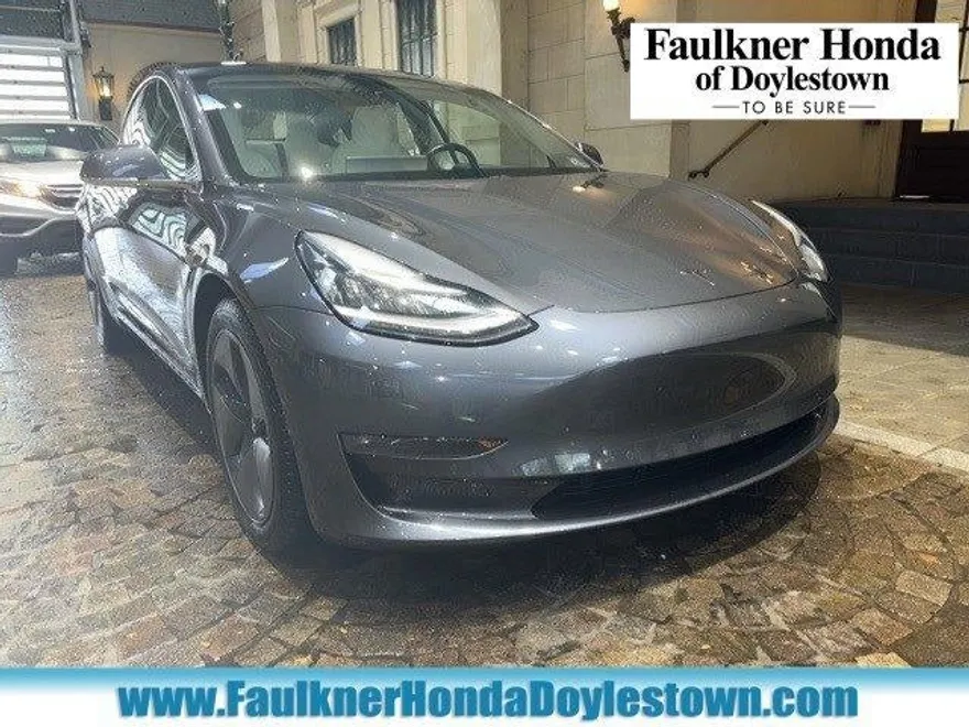 2018 Tesla Model 3 Long Range photo 1