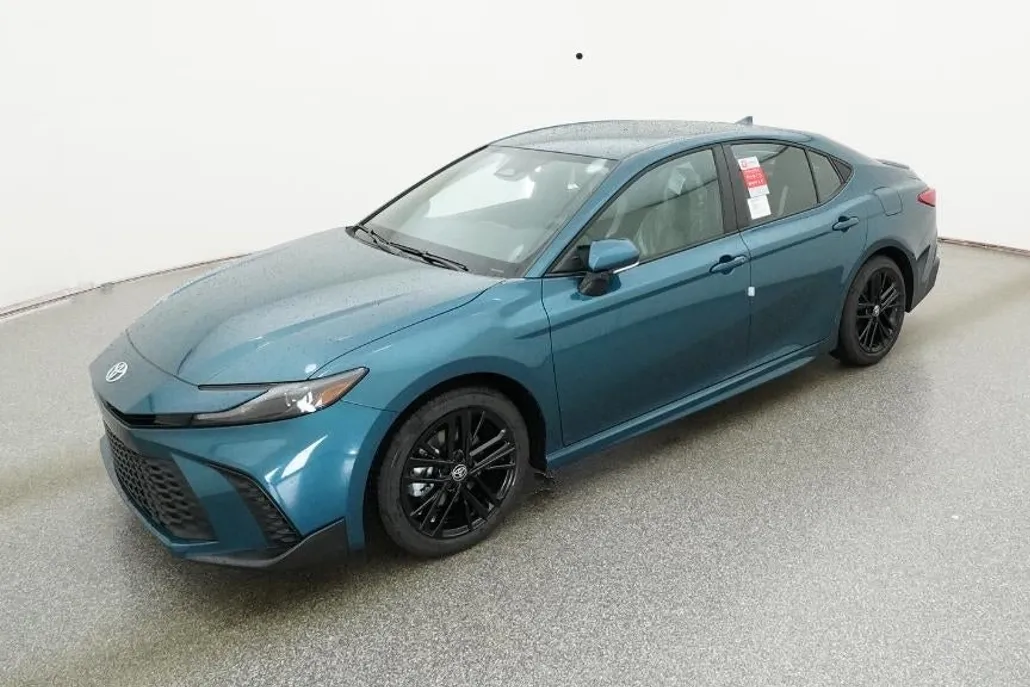 2026 Toyota Camry SE photo 1
