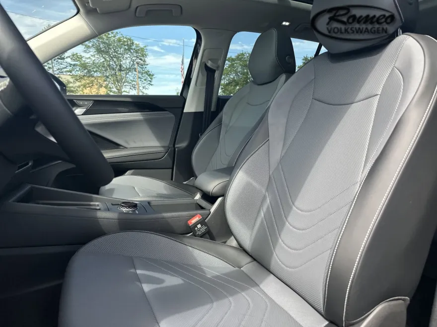 2025 Volkswagen Tiguan SE photo 1