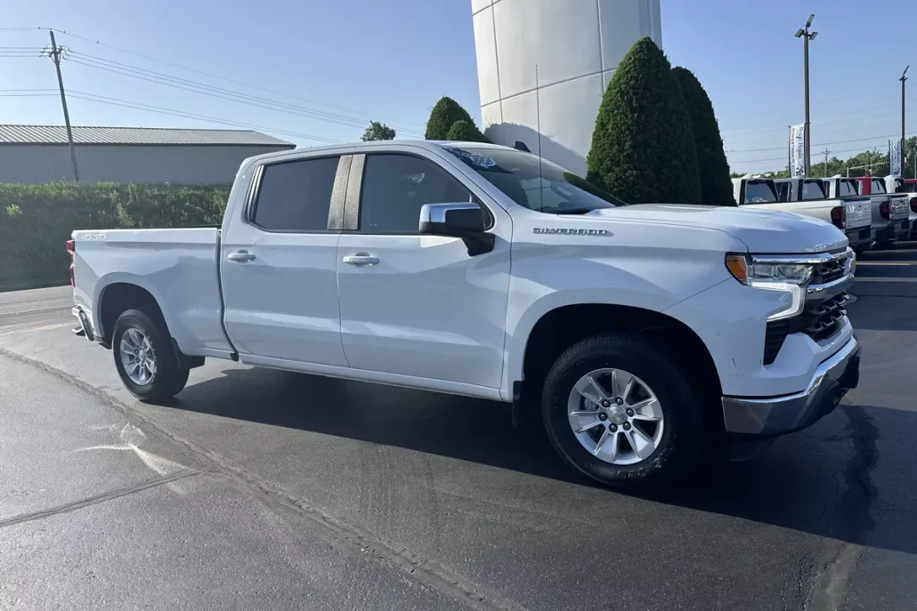 2023 Chevrolet Silverado 1500 photo 1