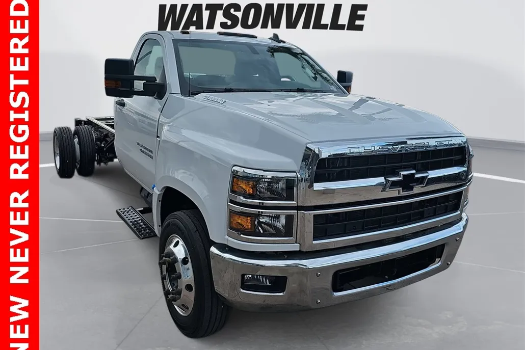 2023 Chevrolet Silverado 4500HD LT photo 1