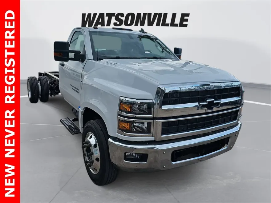 2023 Chevrolet Silverado 4500HD LT photo 1