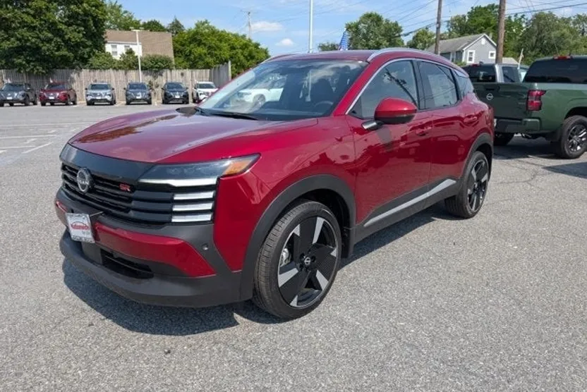 2025 Nissan Kicks SR photo 1