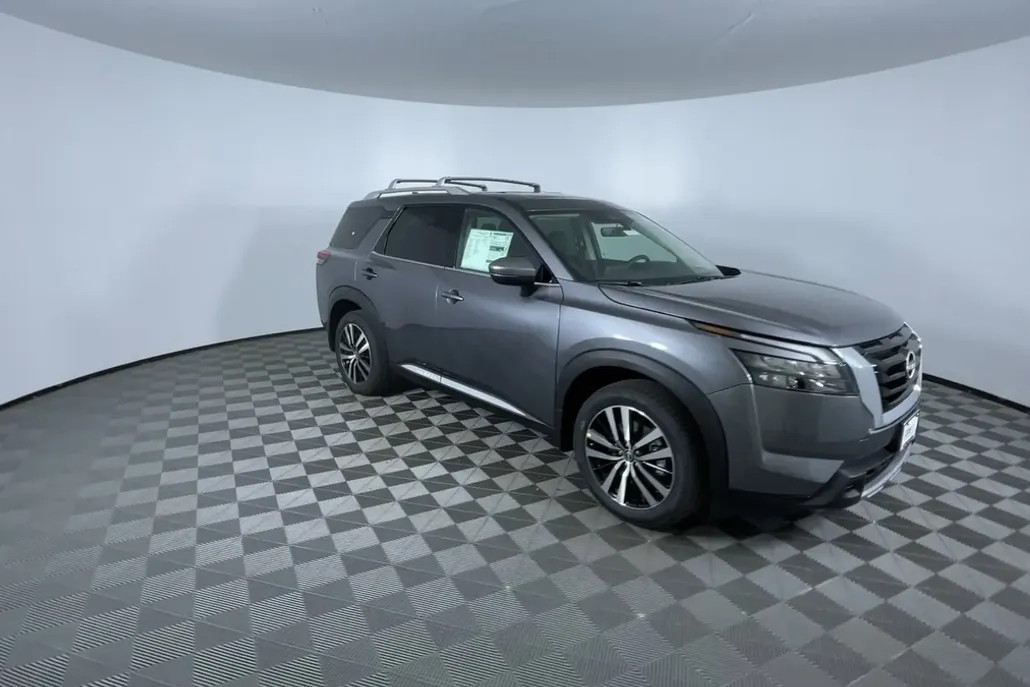 2025 Nissan Pathfinder Platinum photo 1