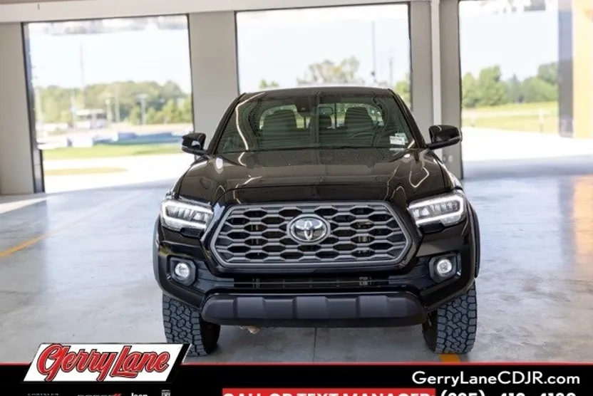 2022 Toyota Tacoma SR V6 photo 1