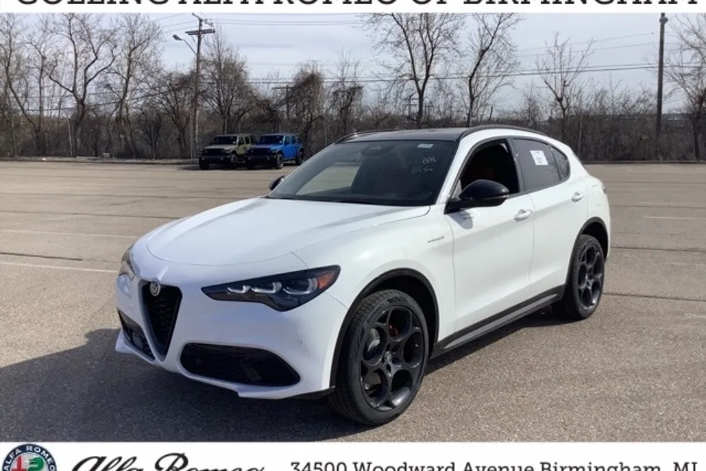 2025 Alfa Romeo Stelvio Sprint Base photo 1