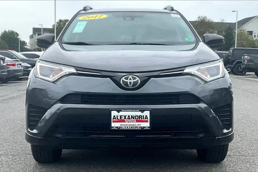 2017 Toyota RAV4 LE photo 1