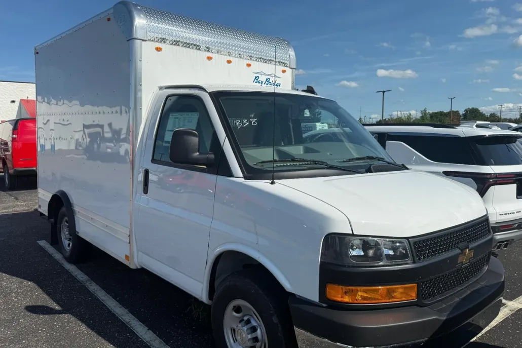 2025 Chevrolet Express Cutaway 3500 Base photo 1