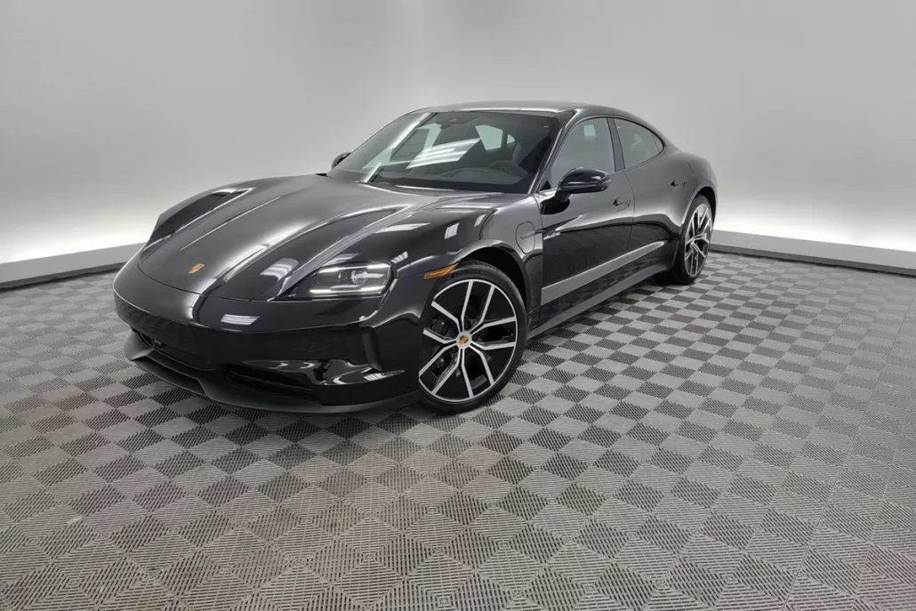 2025 Porsche Taycan 4 photo 1