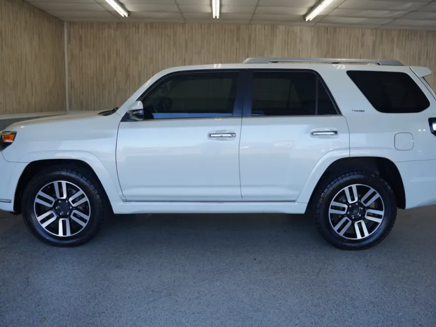 2015 Toyota 4Runner 4WD V6 Limited photo 1