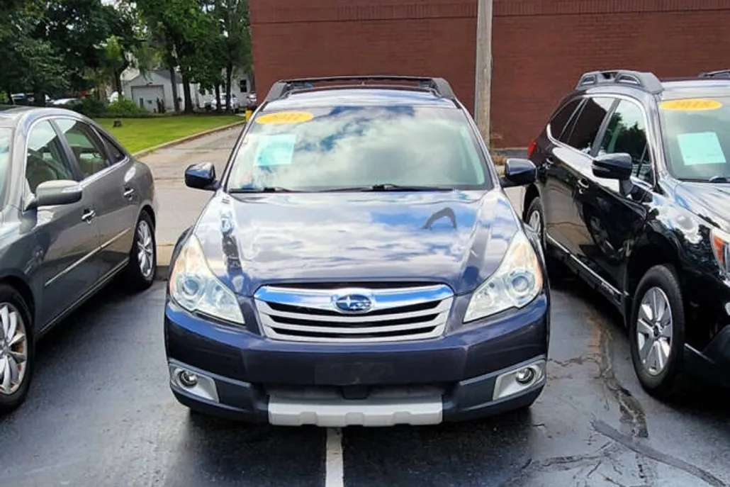 2011 Subaru Outback 2.5i Limited photo 1