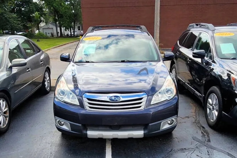 2011 Subaru Outback 2.5i Limited photo 1