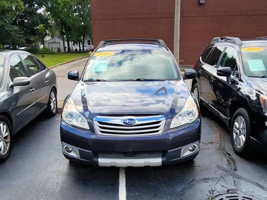 2011 Subaru Outback 2.5i Limited photo 1