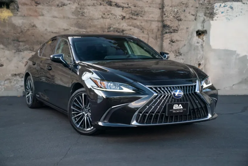 2022 Lexus ES 300h photo 1