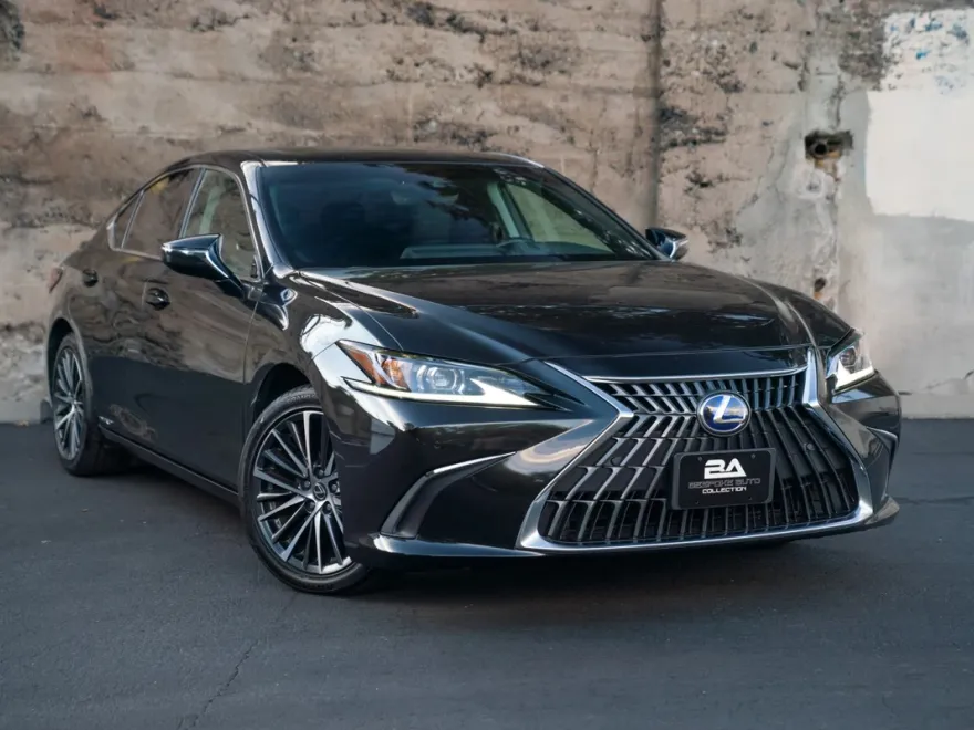 2022 Lexus ES 300h photo 1