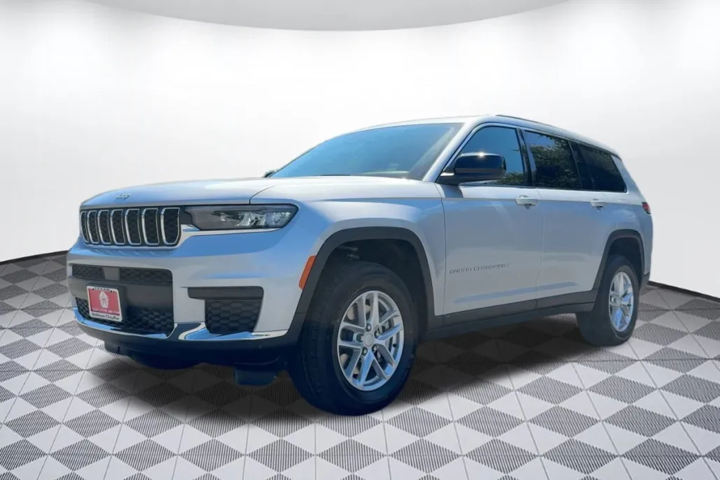 2025 Jeep Grand Cherokee Laredo photo 1