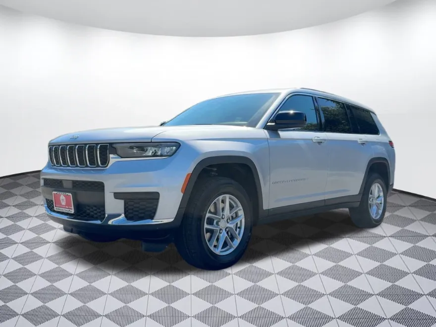 2025 Jeep Grand Cherokee Laredo photo 1