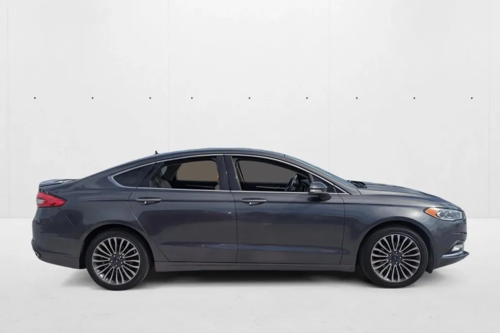 2017 Ford Fusion Titanium photo 1