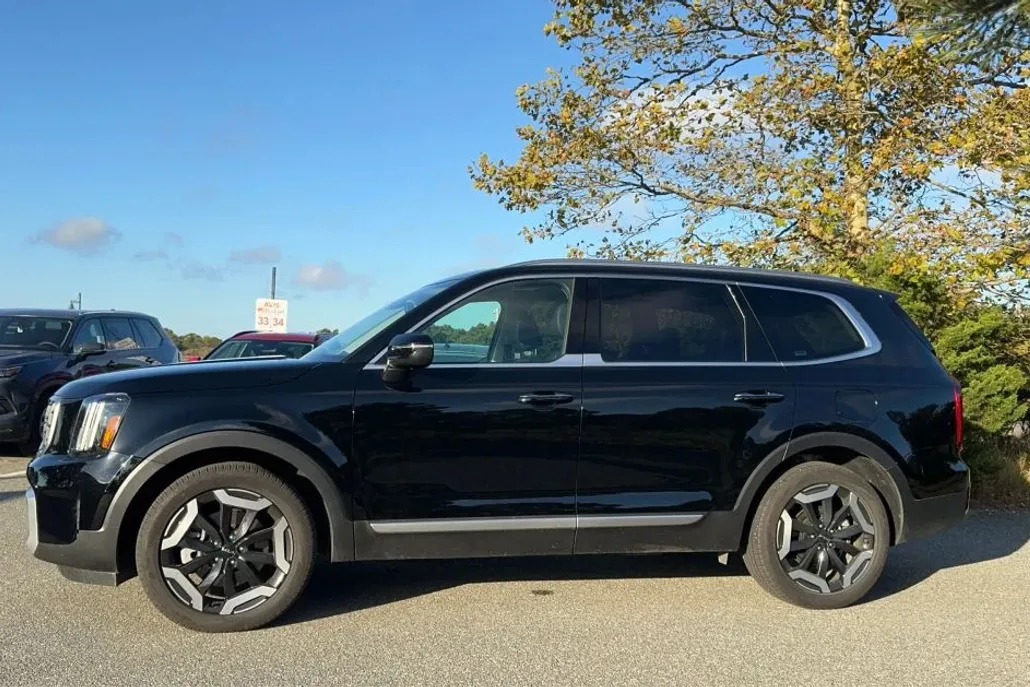 2025 Kia Telluride S photo 1