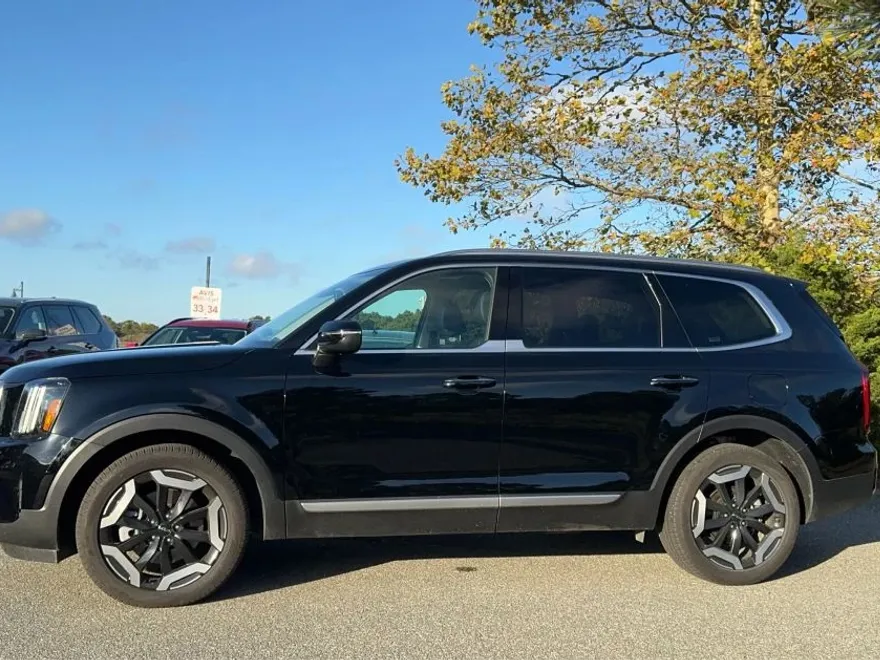2025 Kia Telluride S photo 1
