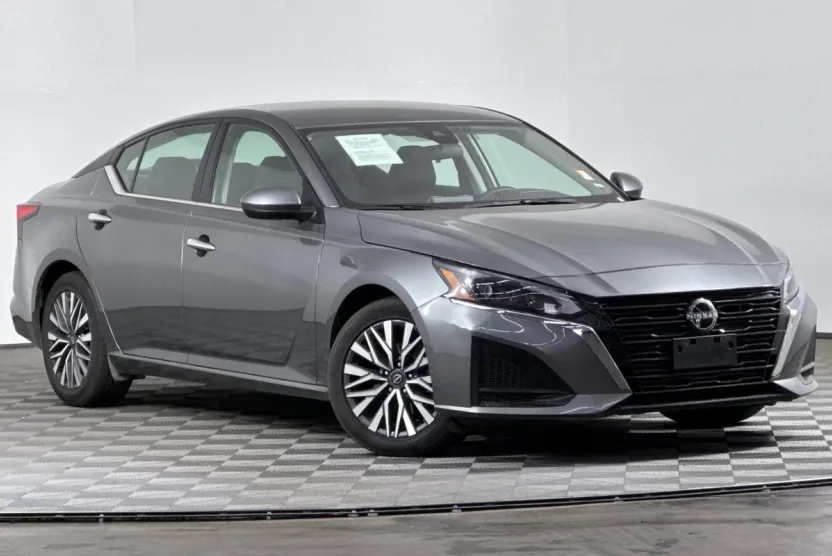 2023 Nissan Altima 2.5 SV photo 1
