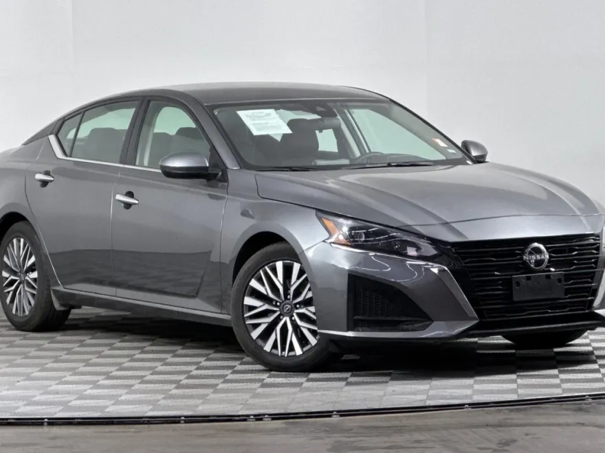2023 Nissan Altima 2.5 SV photo 1