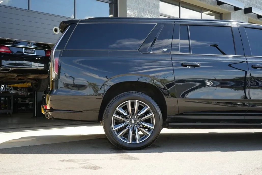 2021 Cadillac Escalade ESV Sport photo 1