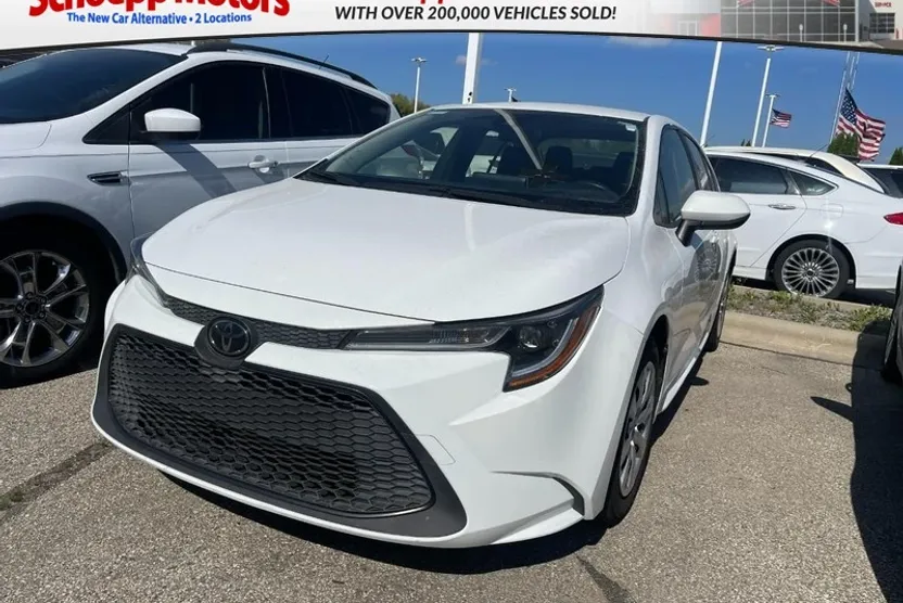 2021 Toyota Corolla LE photo 1