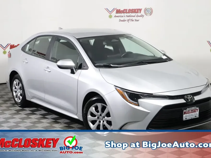 2025 Toyota Corolla LE photo 1
