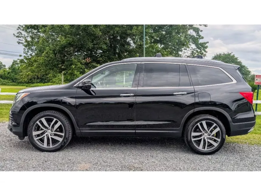 2017 Honda Pilot Elite photo 1