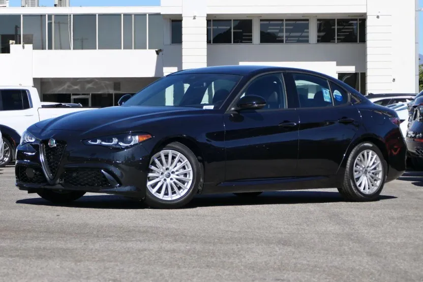 2024 Alfa Romeo Giulia SPRINT photo 1