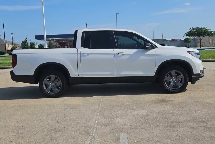 2025 Honda Ridgeline TrailSport photo 1