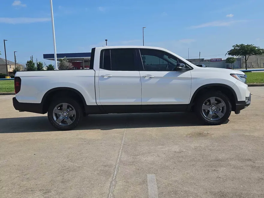 2025 Honda Ridgeline TrailSport photo 1