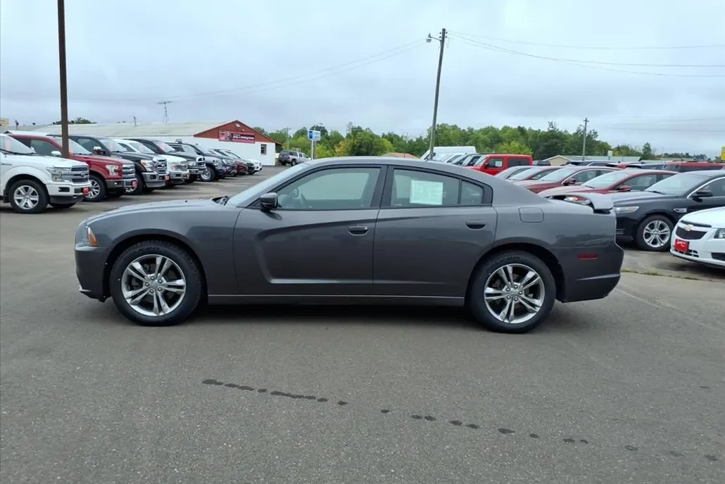 2013 Dodge Charger SXT Plus photo 1