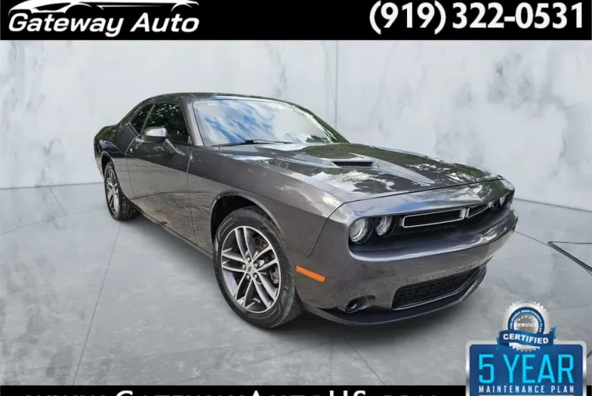 2019 Dodge Challenger SXT AWD photo 1