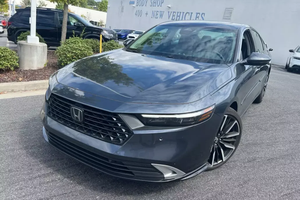 2023 Honda Accord Hybrid Touring photo 1