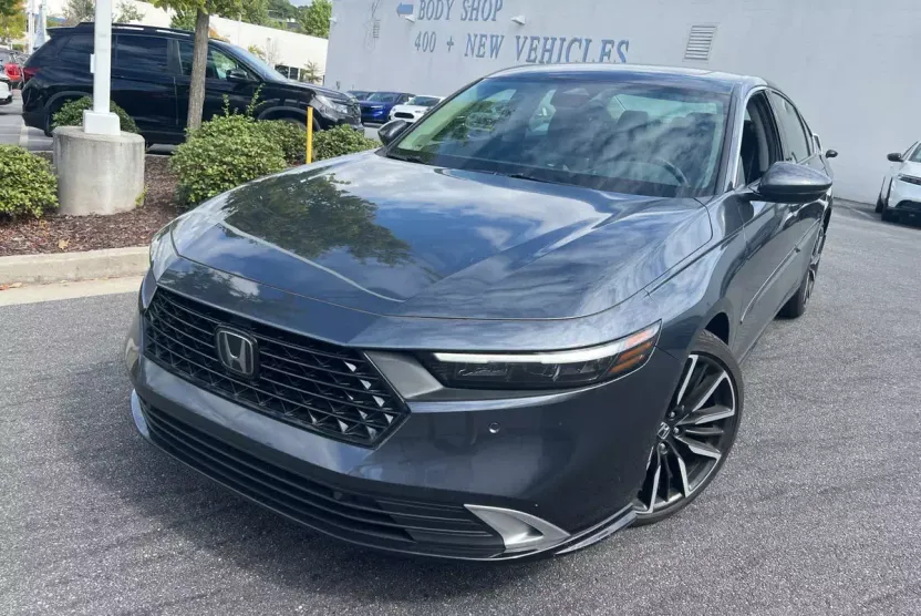 2023 Honda Accord Hybrid Touring photo 1