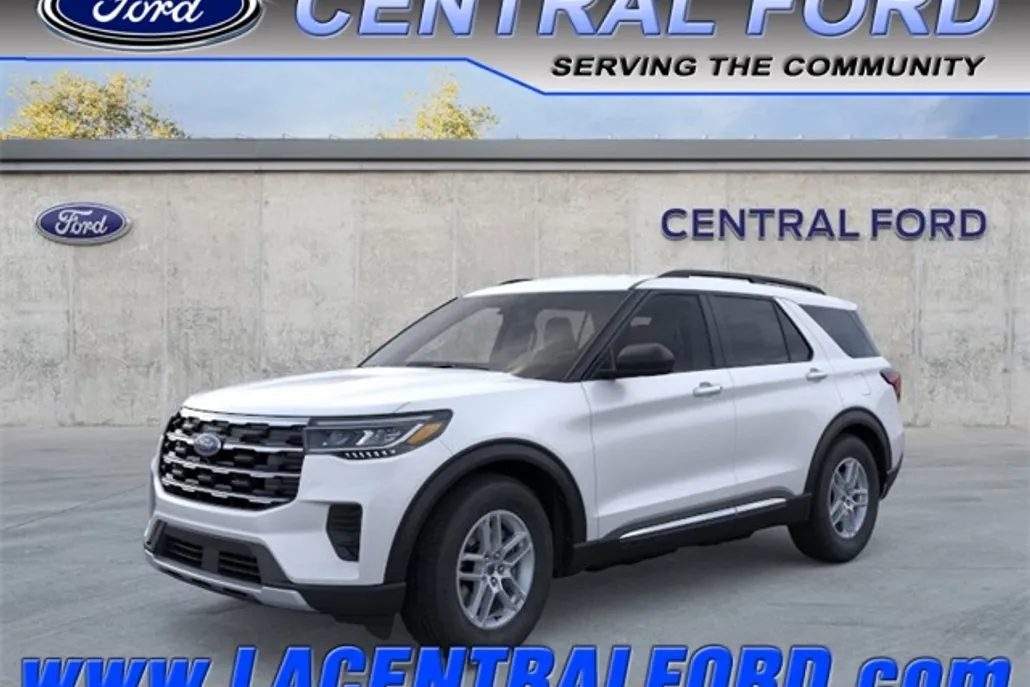 2025 Ford Explorer photo 1