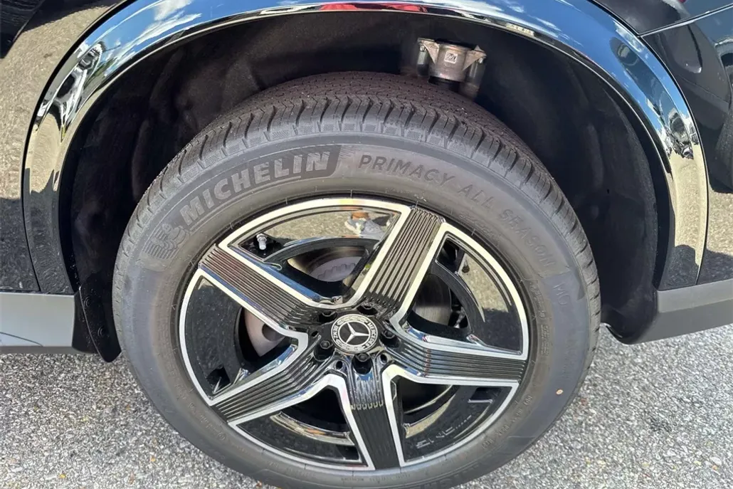 2026 Mercedes Benz GLC 300 photo 1