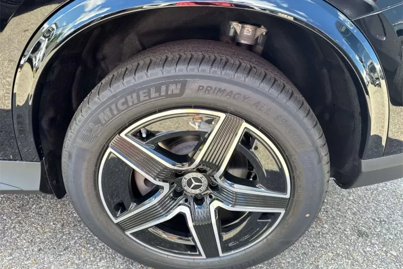 2026 Mercedes Benz GLC 300 photo 1