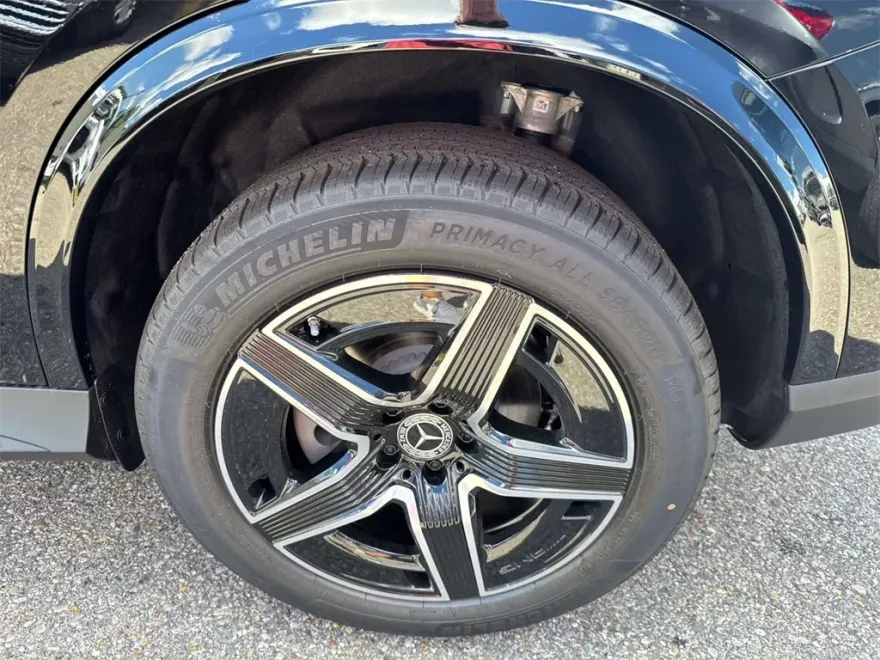2026 Mercedes Benz GLC 300 photo 1