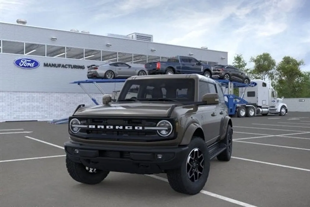 2025 Ford Bronco Outer Banks photo 1
