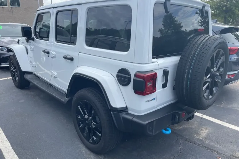 2024 Jeep Wrangler 4xe Sahara photo 1