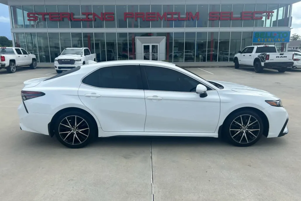 2023 Toyota Camry SE photo 1