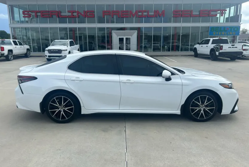2023 Toyota Camry SE photo 1