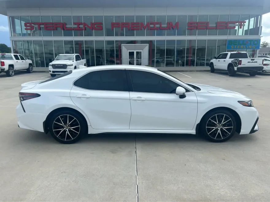 2023 Toyota Camry SE photo 1