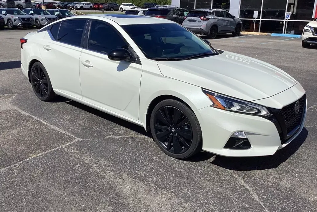 2022 Nissan Altima 2.5 SR photo 1
