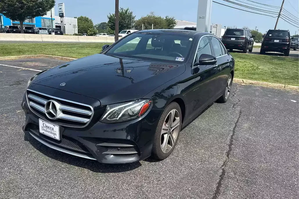 2019 Mercedes Benz E 300 Sedan 4MATIC photo 1