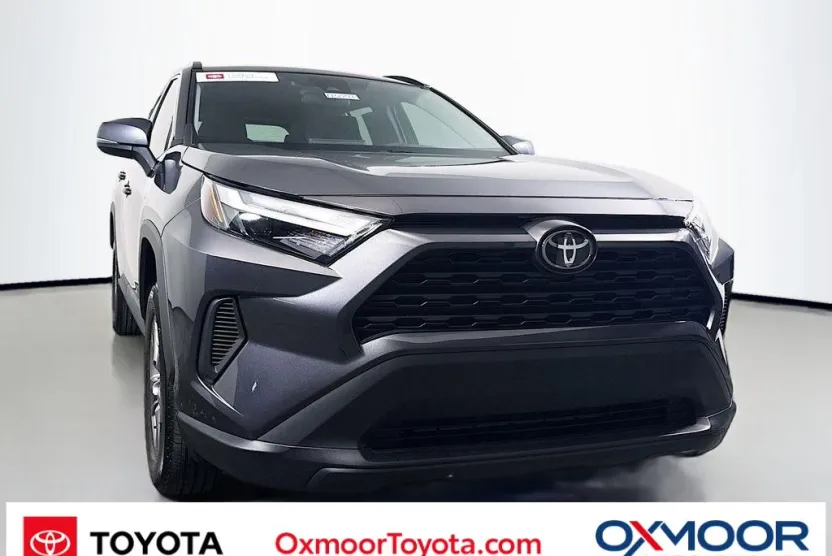 2024 Toyota RAV4 XLE photo 1
